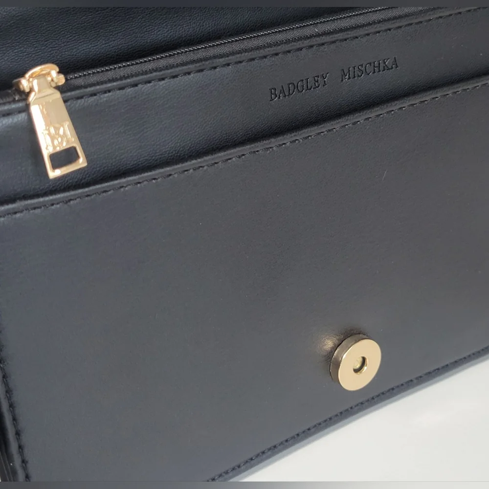 NWT Badgley Mischka Quilted Vegan Leather Crossbody Clutch - Picture 9 of 11